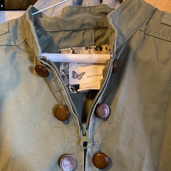 Olive green canvas coat. Zipper front, faux button detail. Light weight. - Picture 2 of 3